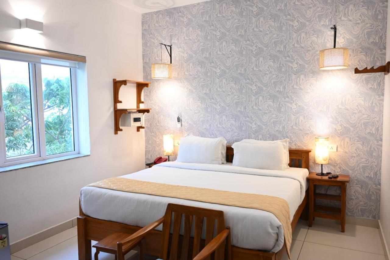 Hotel Aura By Woco Stays ปอนดิเชอรี ภายนอก รูปภาพ